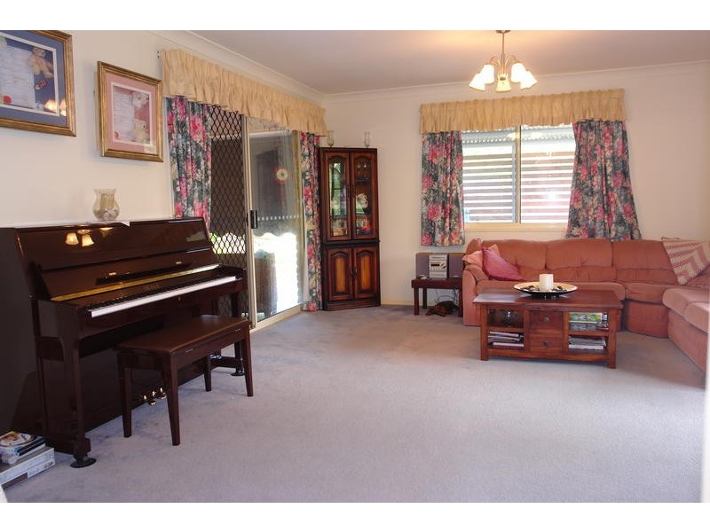 66 Gibson Cres, Bellbowrie QLD 4070